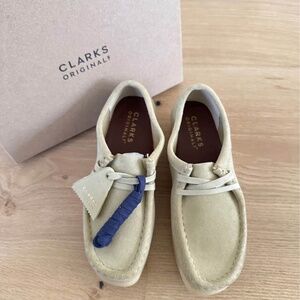 Clark Wallabees size 7